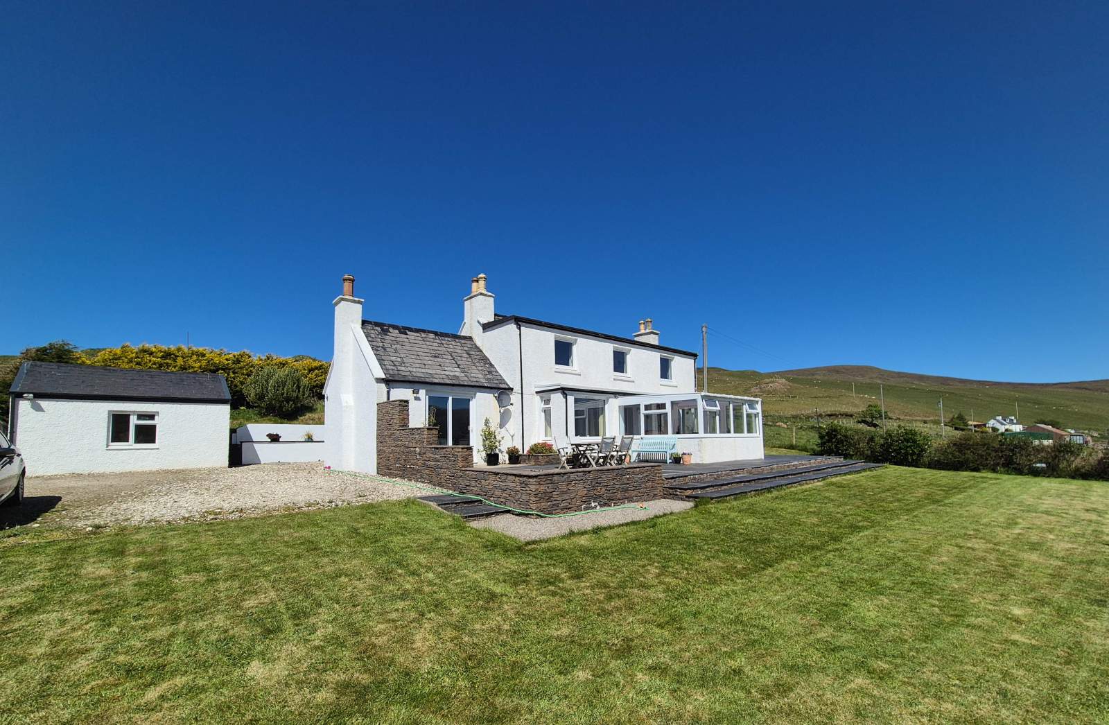 Gleann Síth House exterior, North Skye, in summer