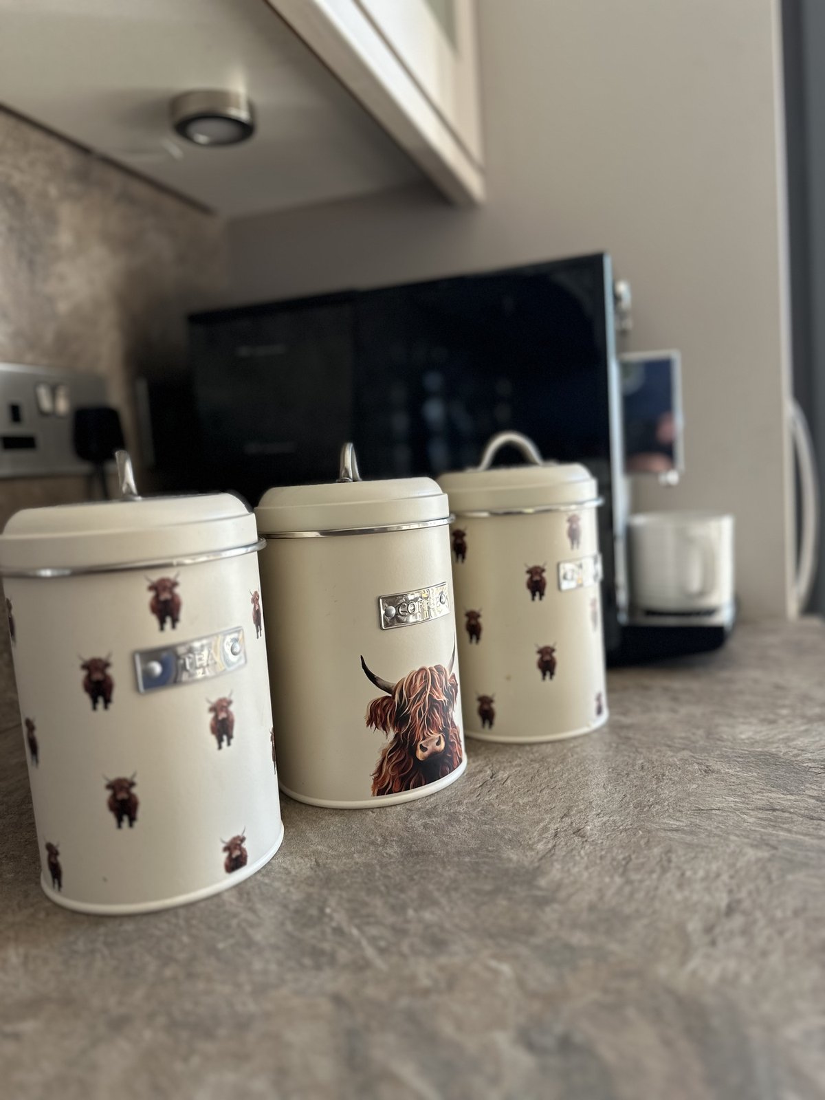 Tea and coffee canisters in the kitchen at Gleann Síth House